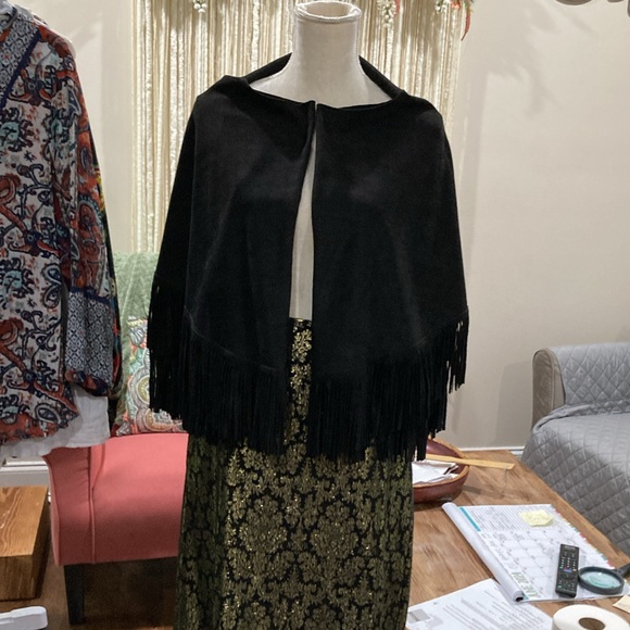 Gorgeous Black & Gold - Picture 15 of 15